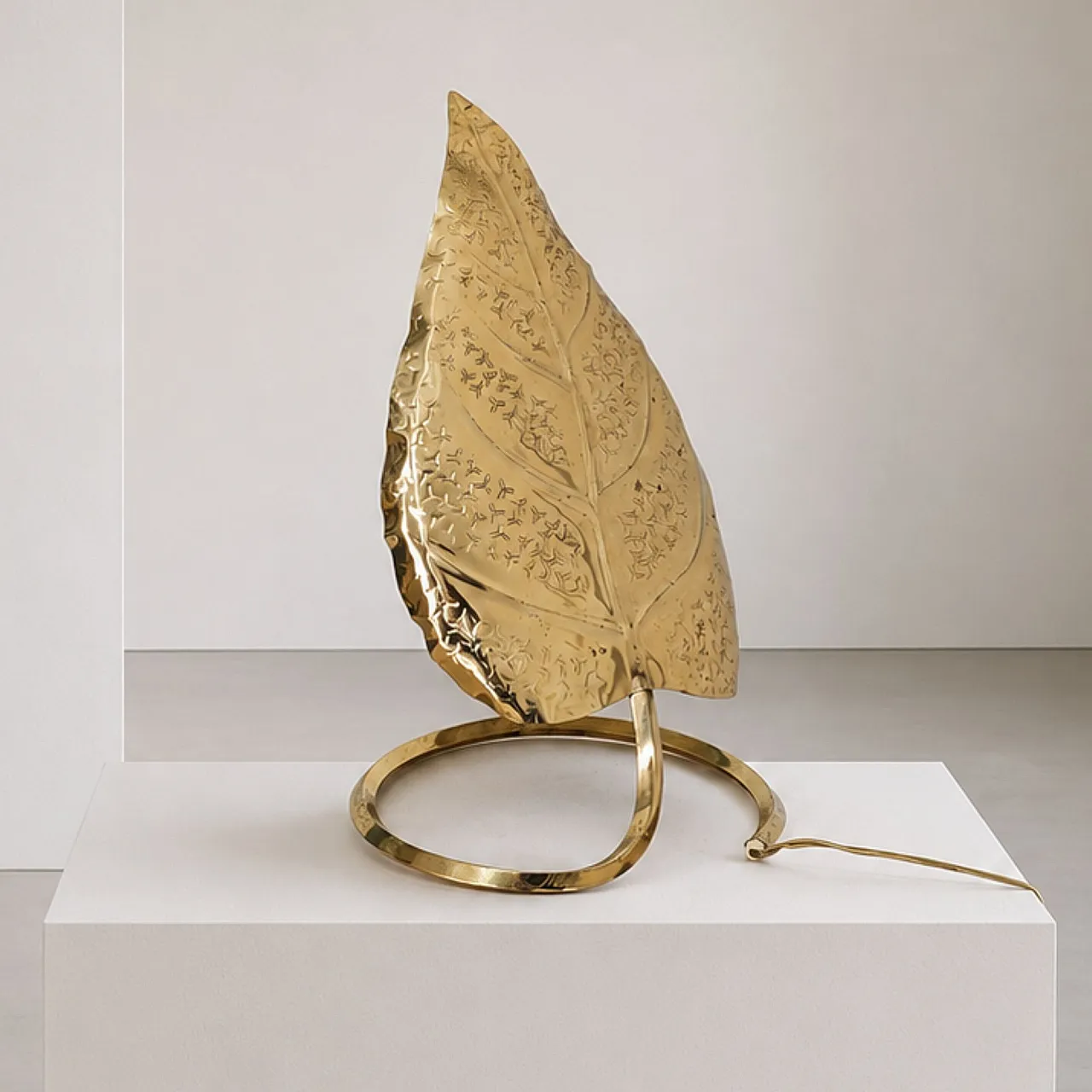 Tommaso Barbi style leaf-shaped brass lamp, Italy, 70s 7
