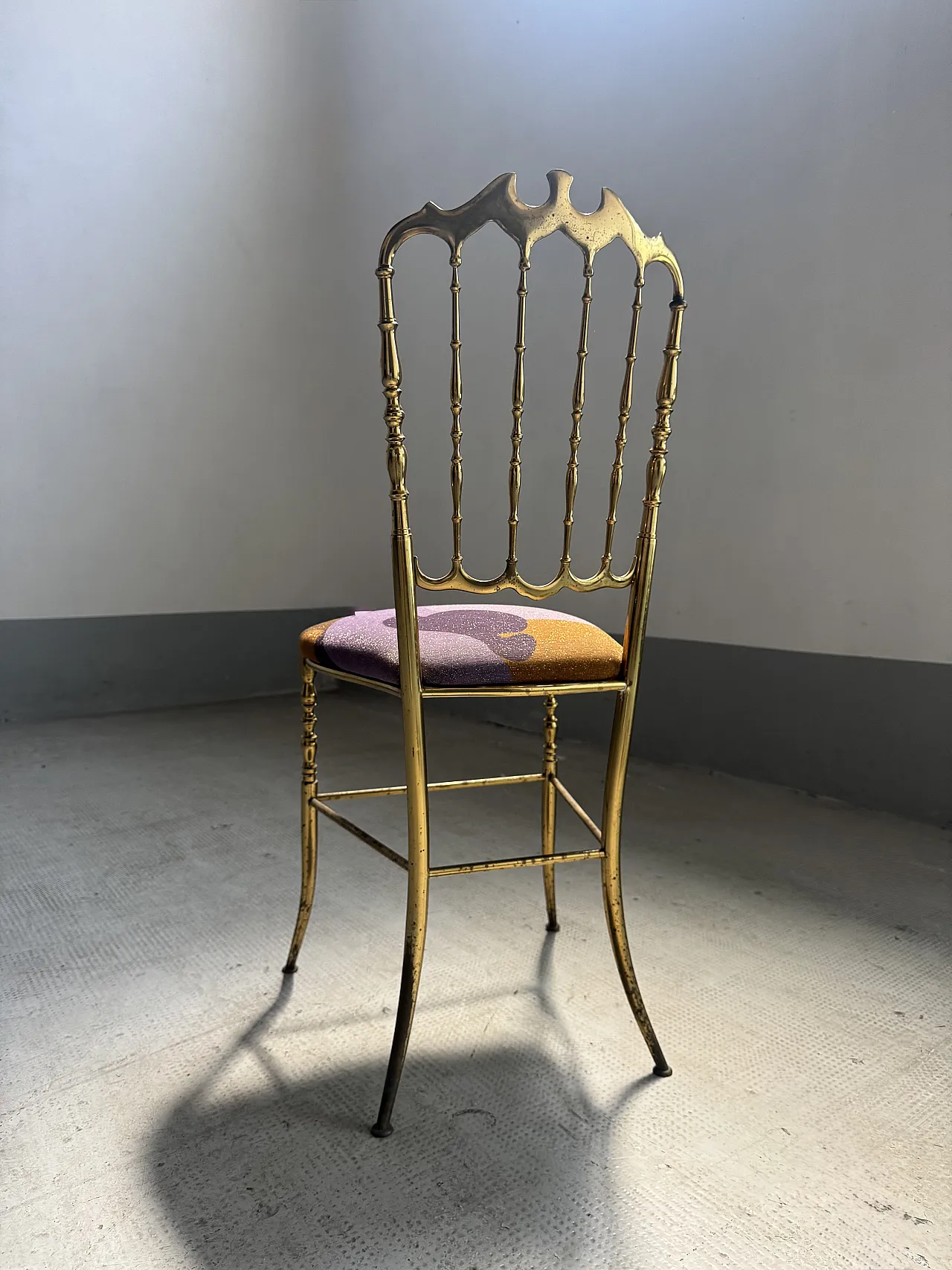 Set of 12 "Chiavarine" chairs in solid brass, Italy, 1950s 4