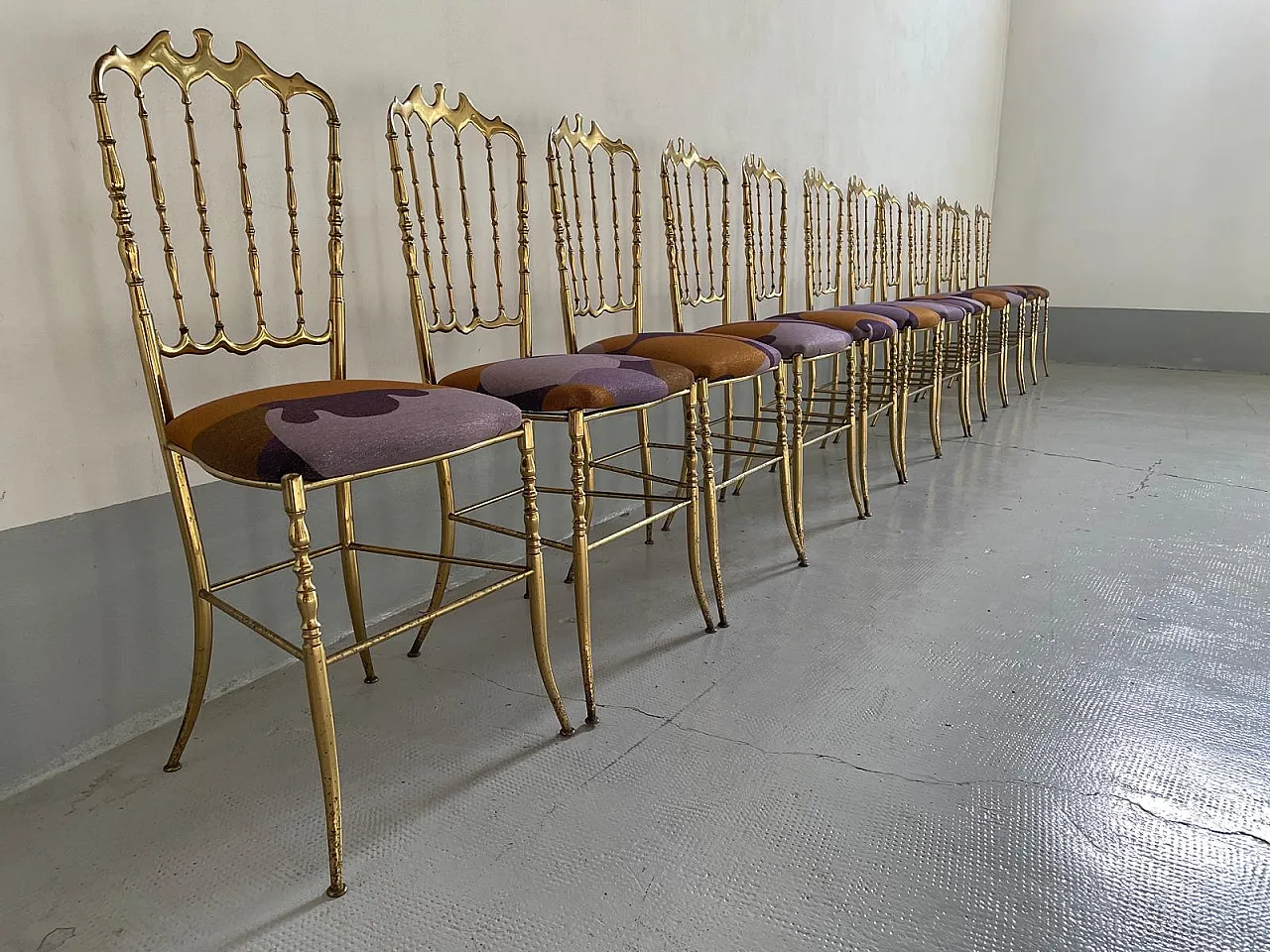 Set of 12 "Chiavarine" chairs in solid brass, Italy, 1950s 5