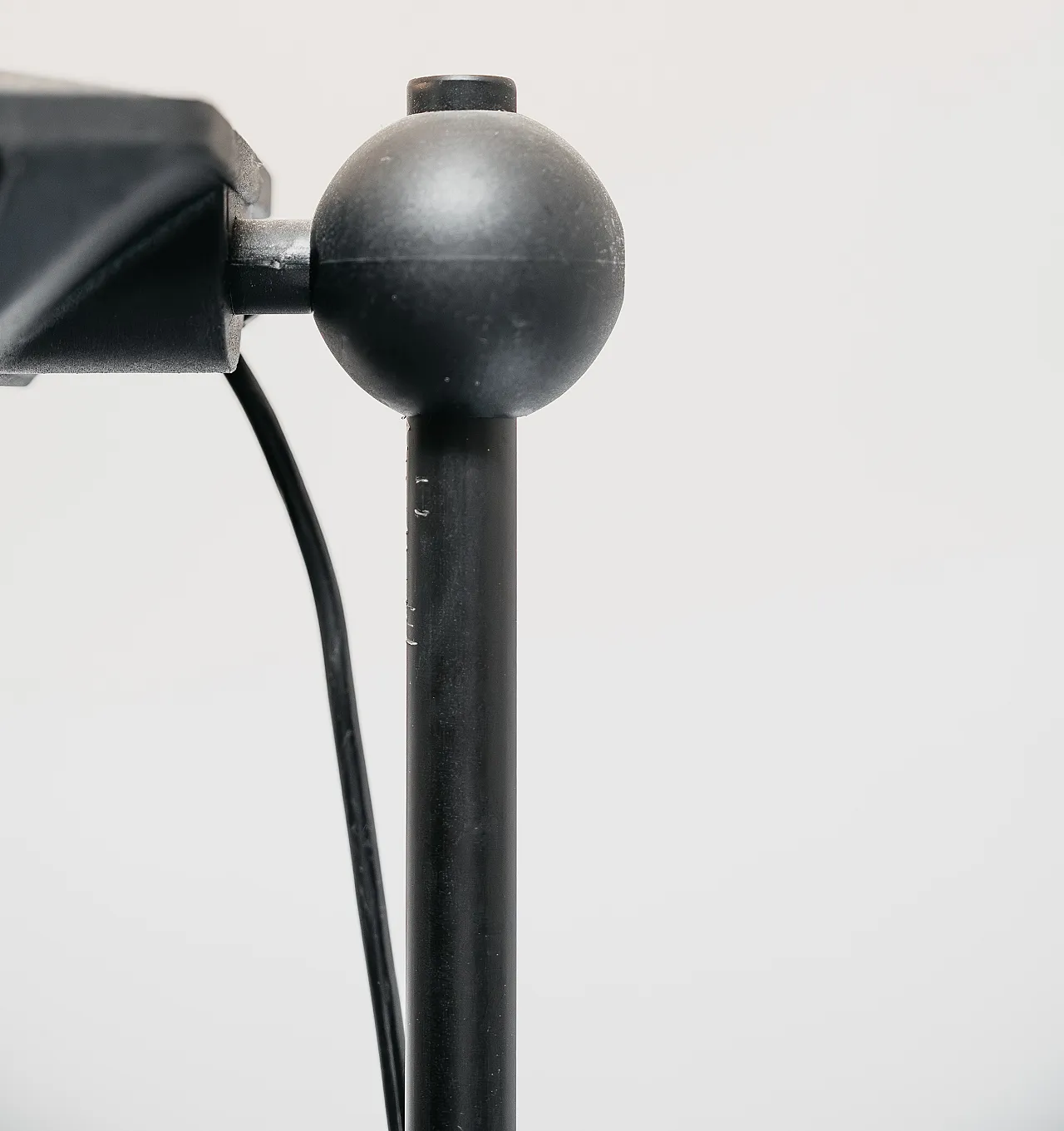 Pair of floor lamps by Ettore Sottsass for Olivetti Synthesis, 80s 2