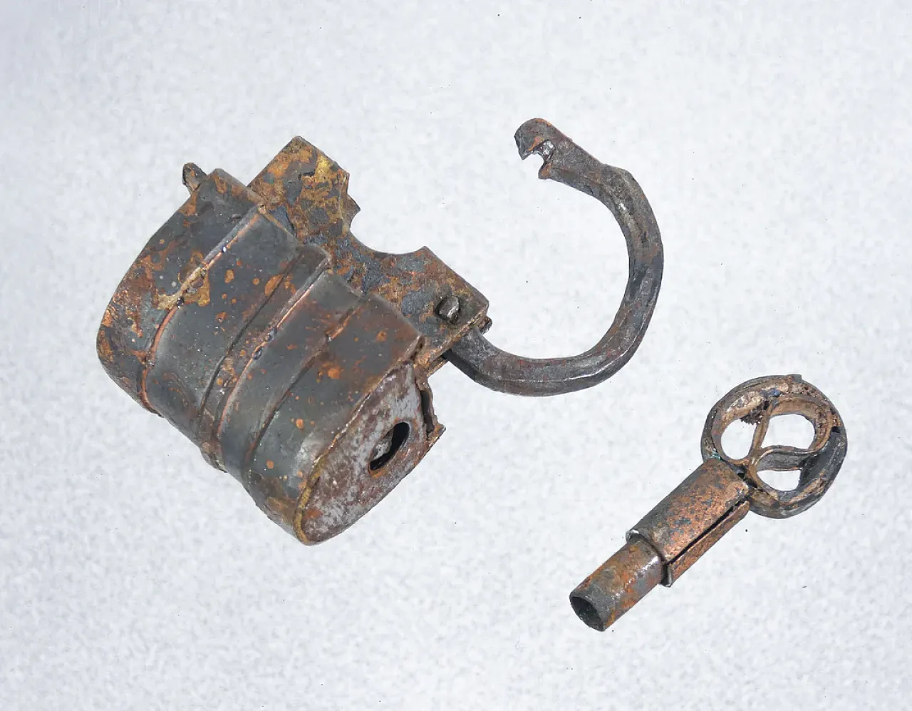 Bronze and iron key lock, 19th century 3