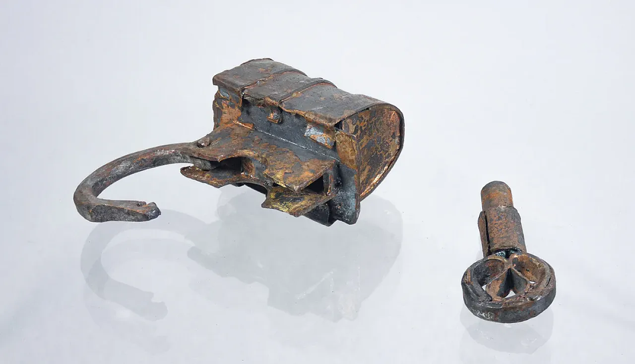 Bronze and iron key lock, 19th century 4