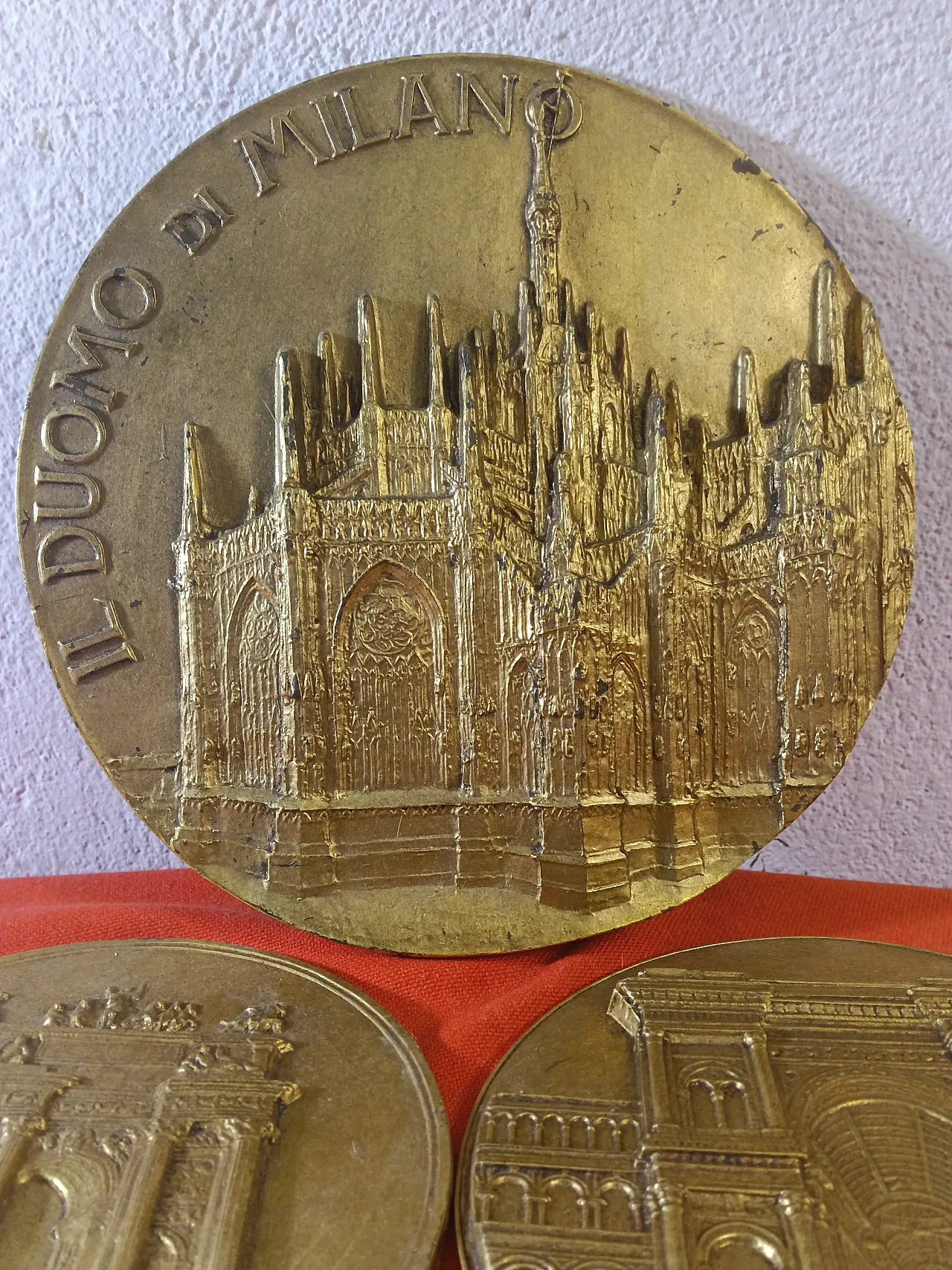 City of Milan medallions in gilded bronze casting, 1980s 9