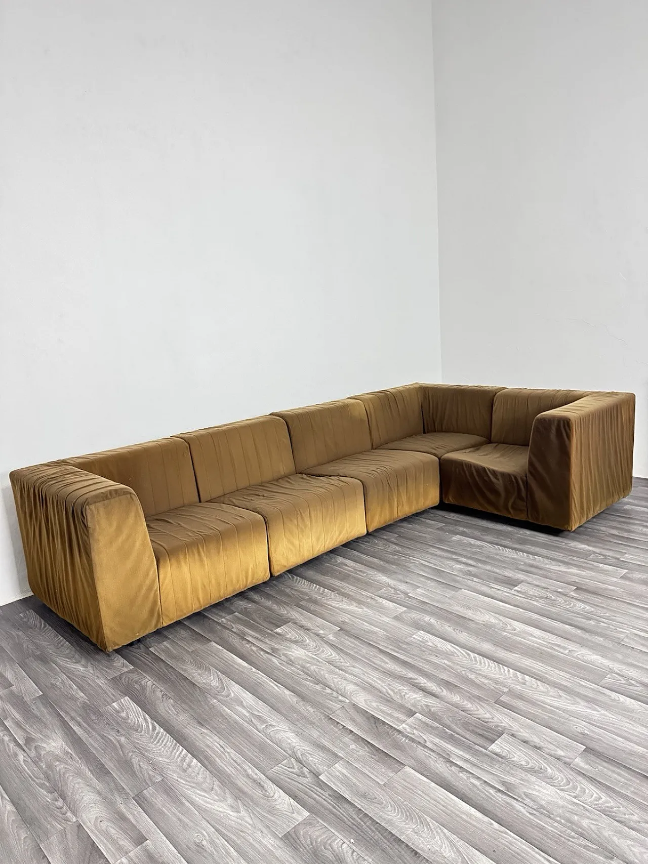 Modular Sofa  Beppe Vida “Mister Luna” Le Coquelicot Bologna, 70s 3