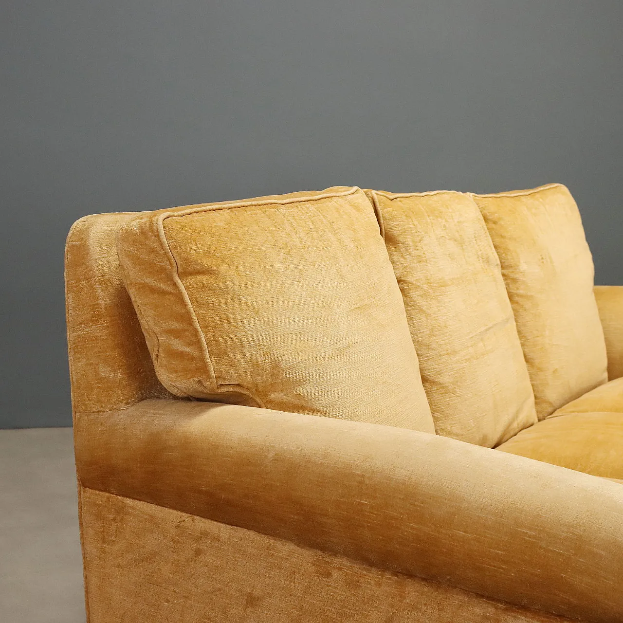Three seater sofa in velvet, 1950s 3