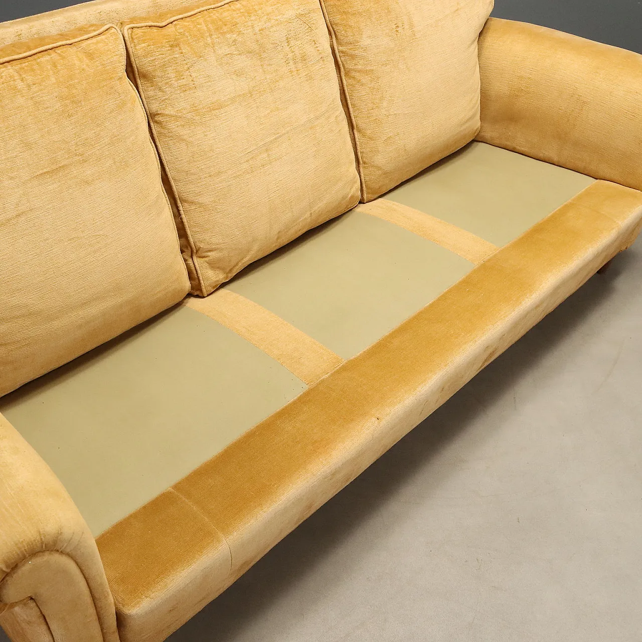 Three seater sofa in velvet, 1950s 8
