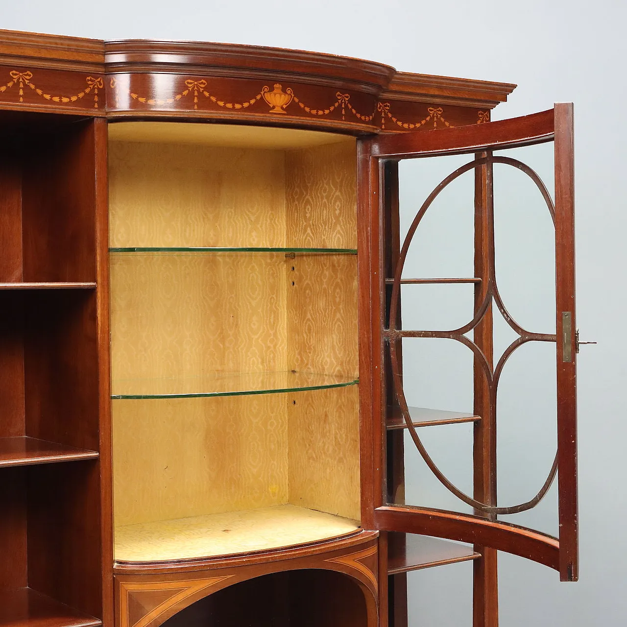 Mahogany display cabinet with maple inlays, 19th century 3
