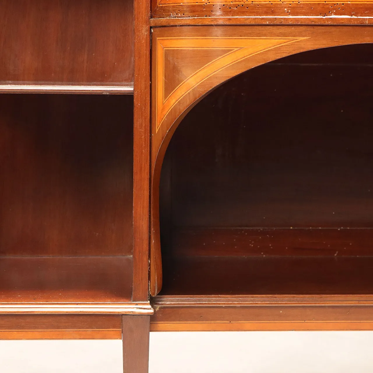 Mahogany display cabinet with maple inlays, 19th century 9