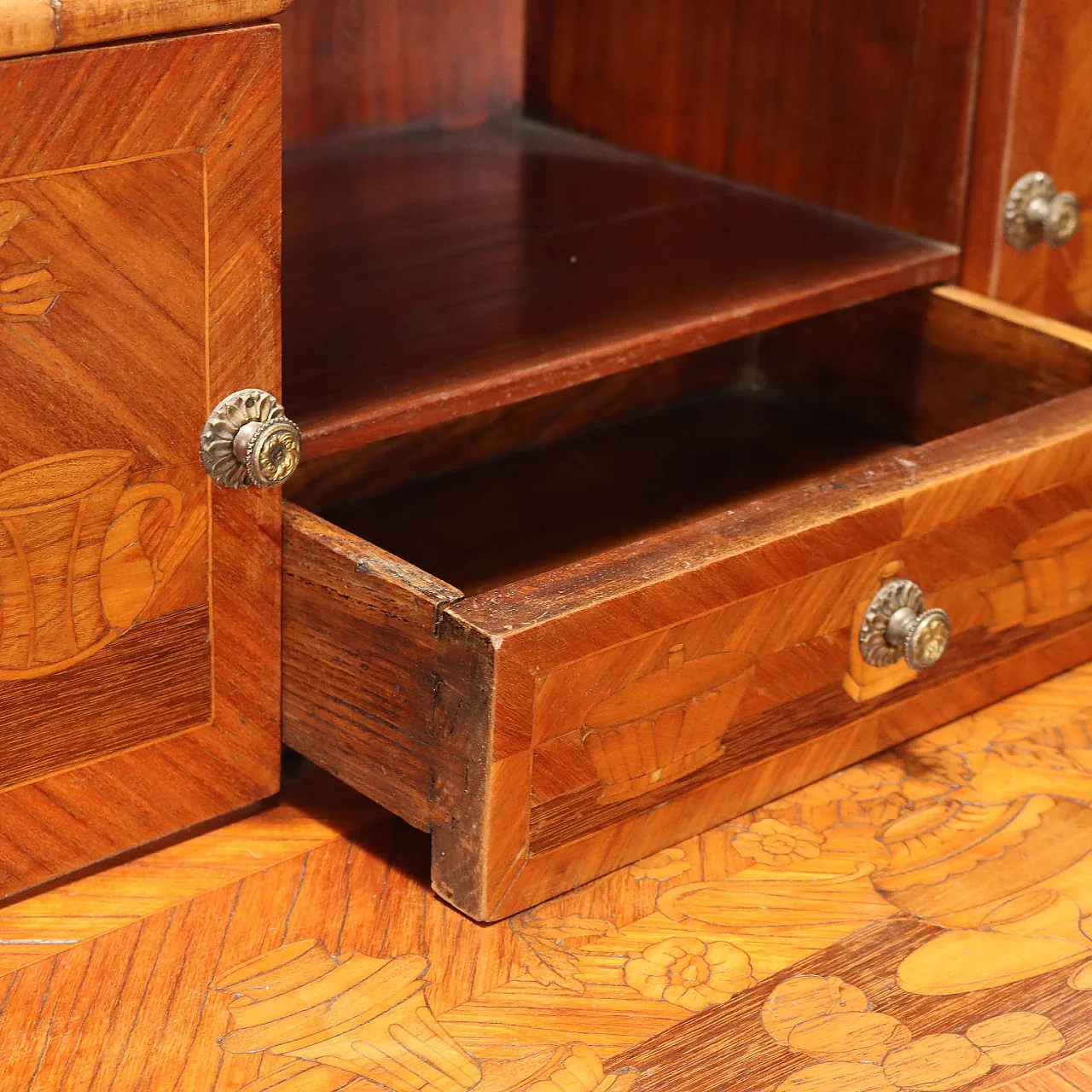 Desk in Bois de Rose with inlays, early 20th century 5