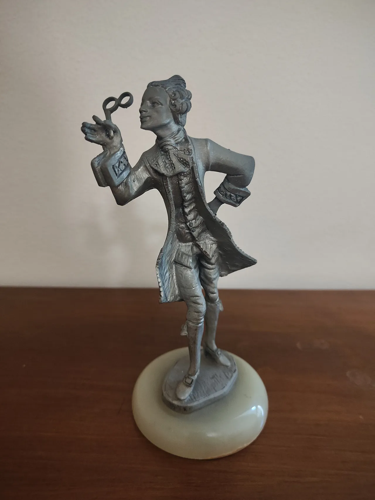 Coppia di statuette in peltro 2