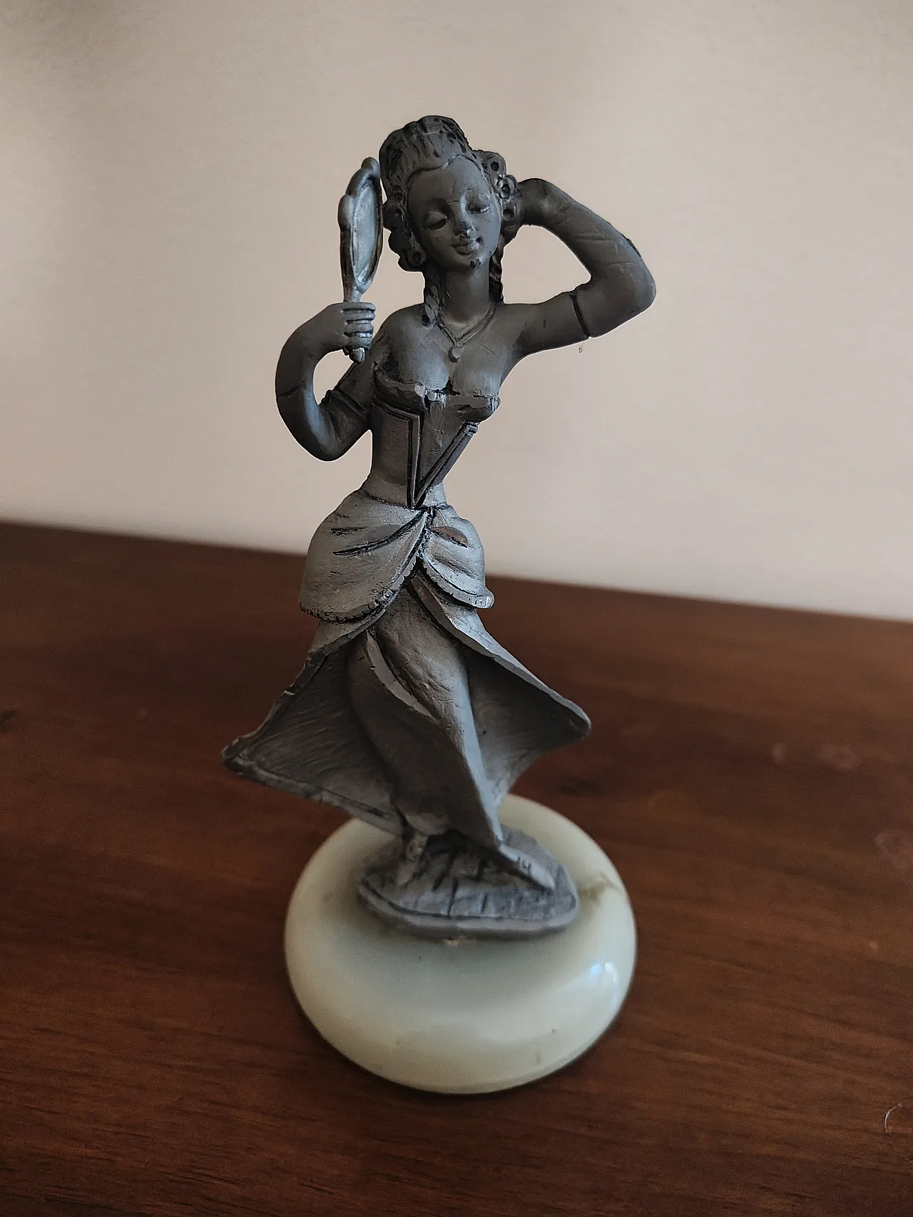 Coppia di statuette in peltro 4
