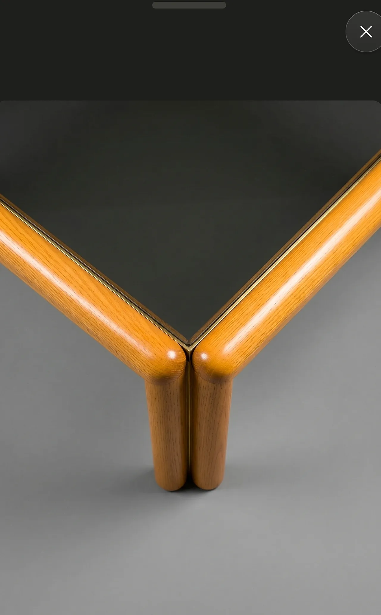 Square coffee table with rounded wooden structure and glass top 3