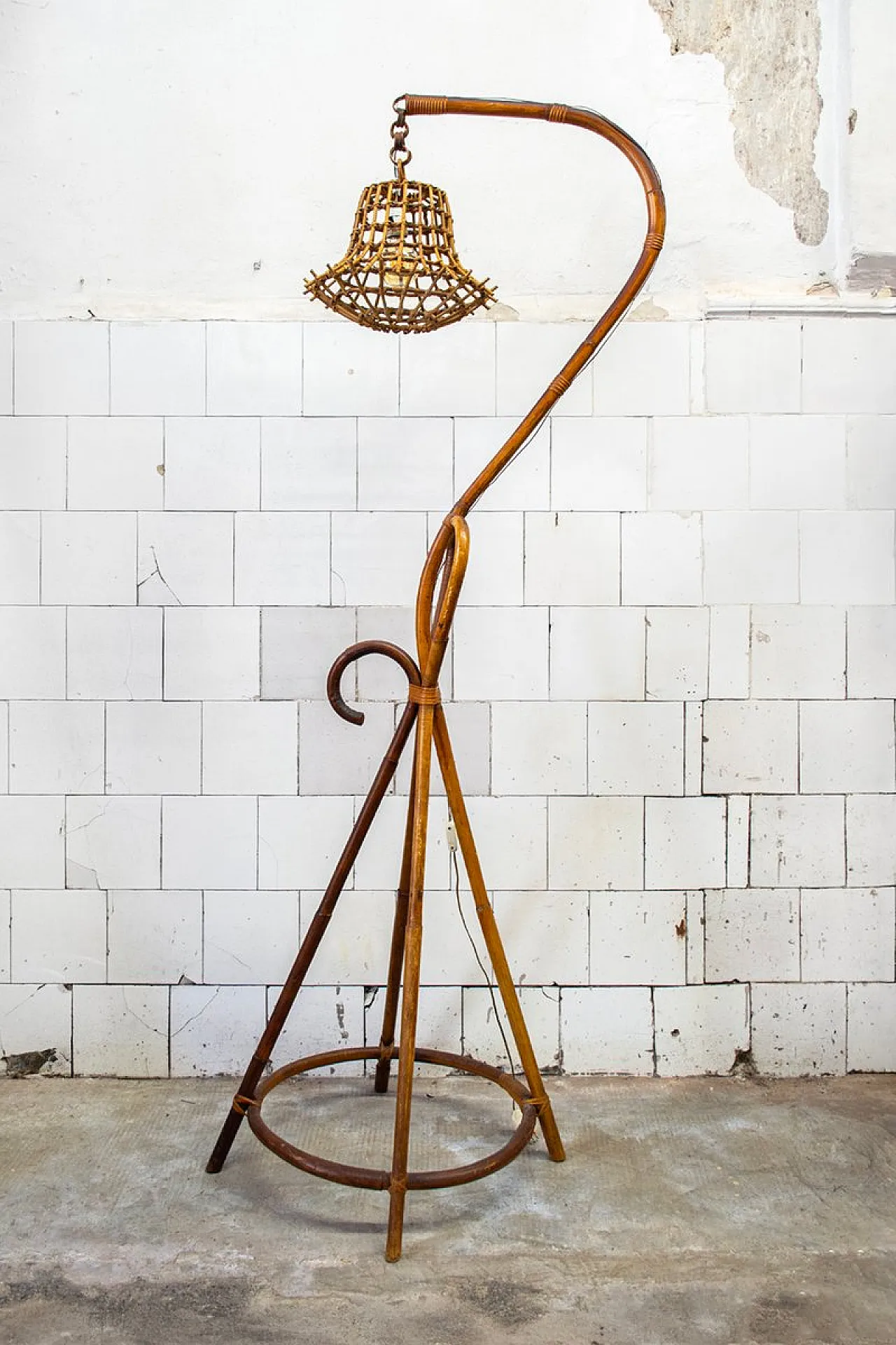 Lampada da terra in vimini e bambù, anni '50 1