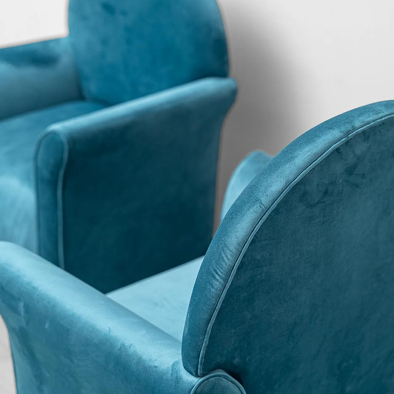 Pair of blue velvet armchairs, 1970s 4
