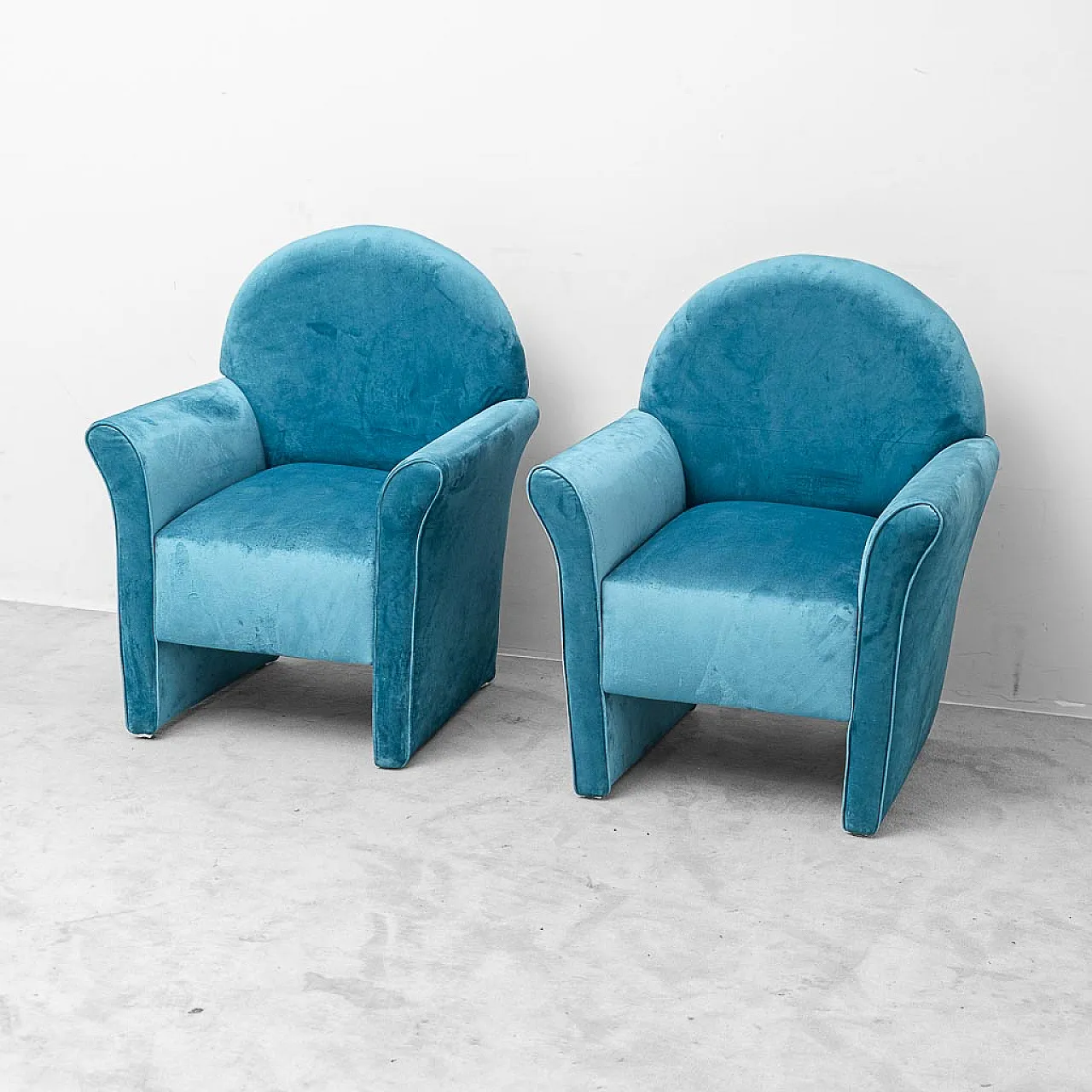 Pair of blue velvet armchairs, 1970s 5
