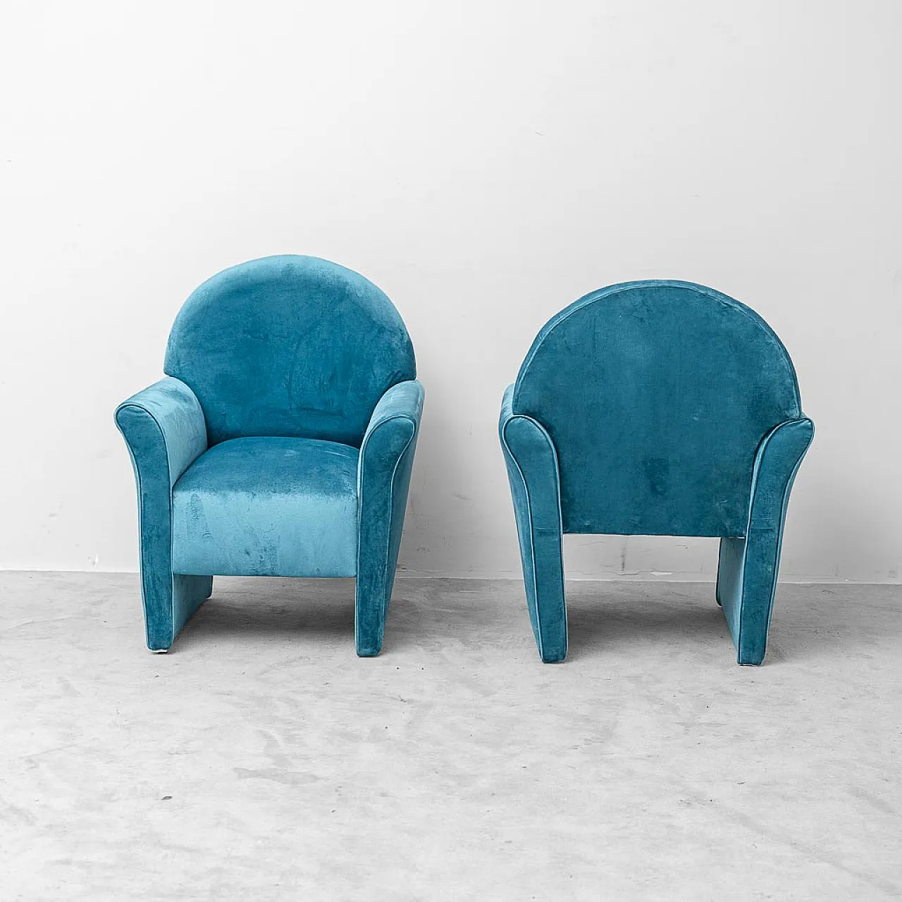 Pair of blue velvet armchairs, 1970s 7