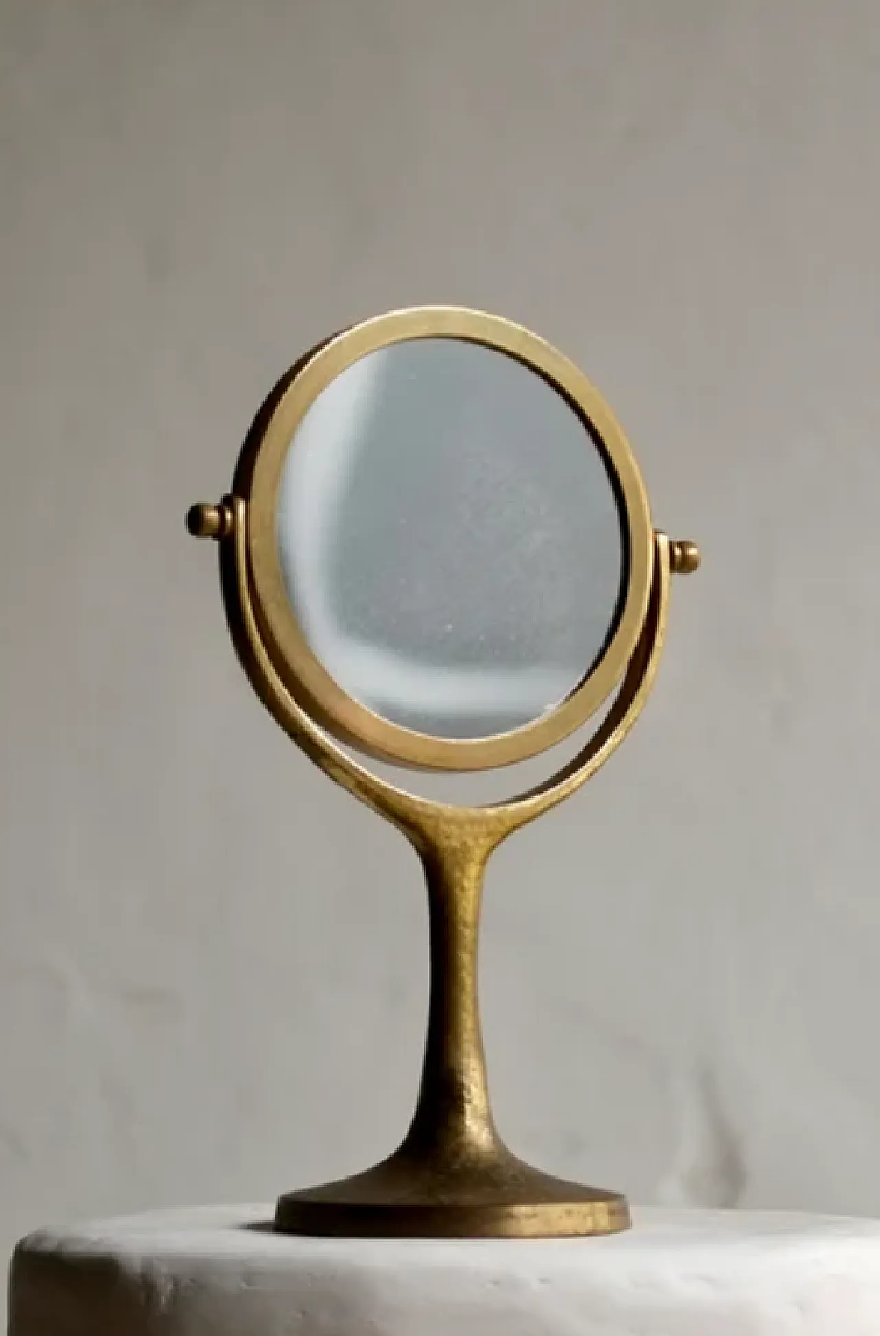 Specchio Mid-century in ottone martellato, Francia 1960 13