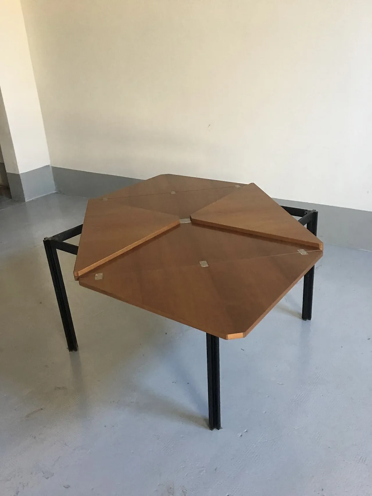 Extendable table by Eugenio Gerli for Tecno T92, 1960s 1