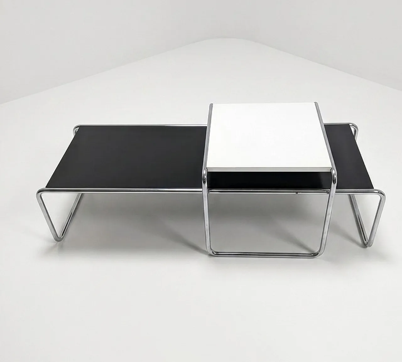Pair of Laccio low tables by Marcel Breuer for Gavina 60s, 70s 4