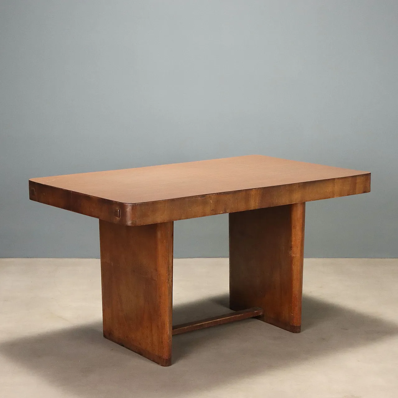 Table in briarwood veneer, 1940s 1