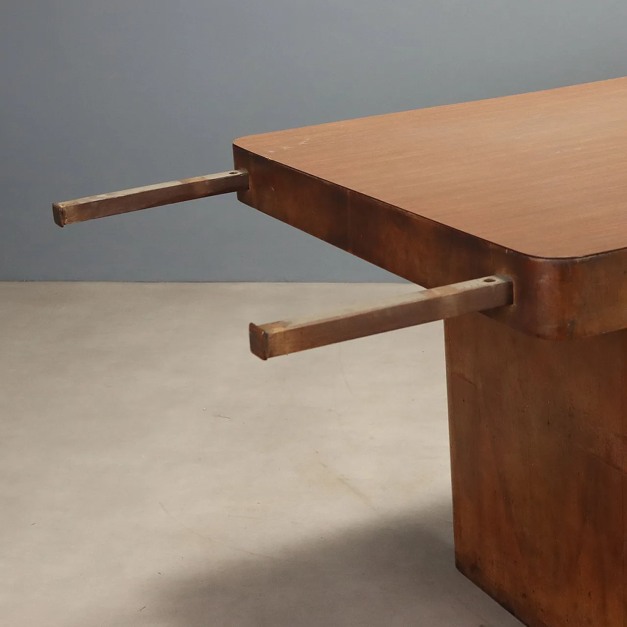 Table in briarwood veneer, 1940s 4