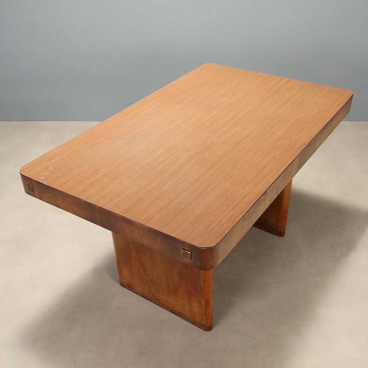 Table in briarwood veneer, 1940s 8