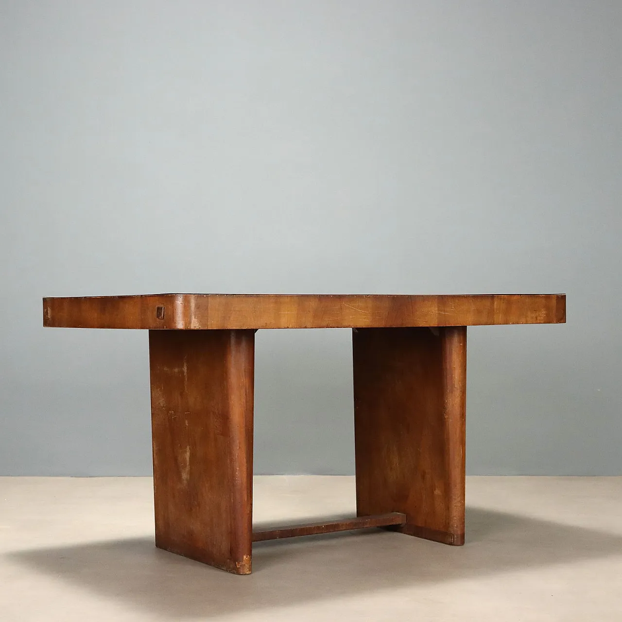 Table in briarwood veneer, 1940s 9