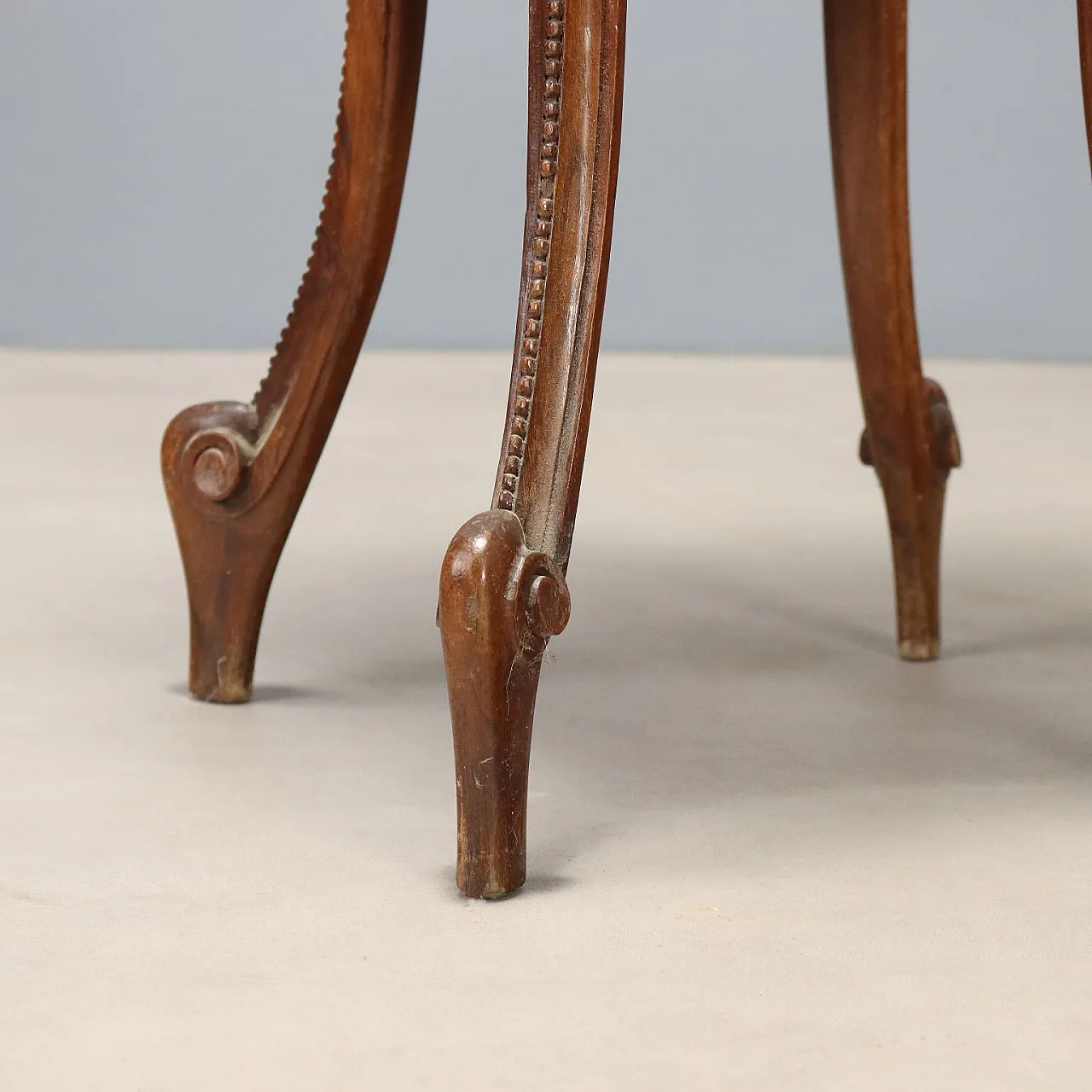 Carved walnut vase holder, late 19th century 6