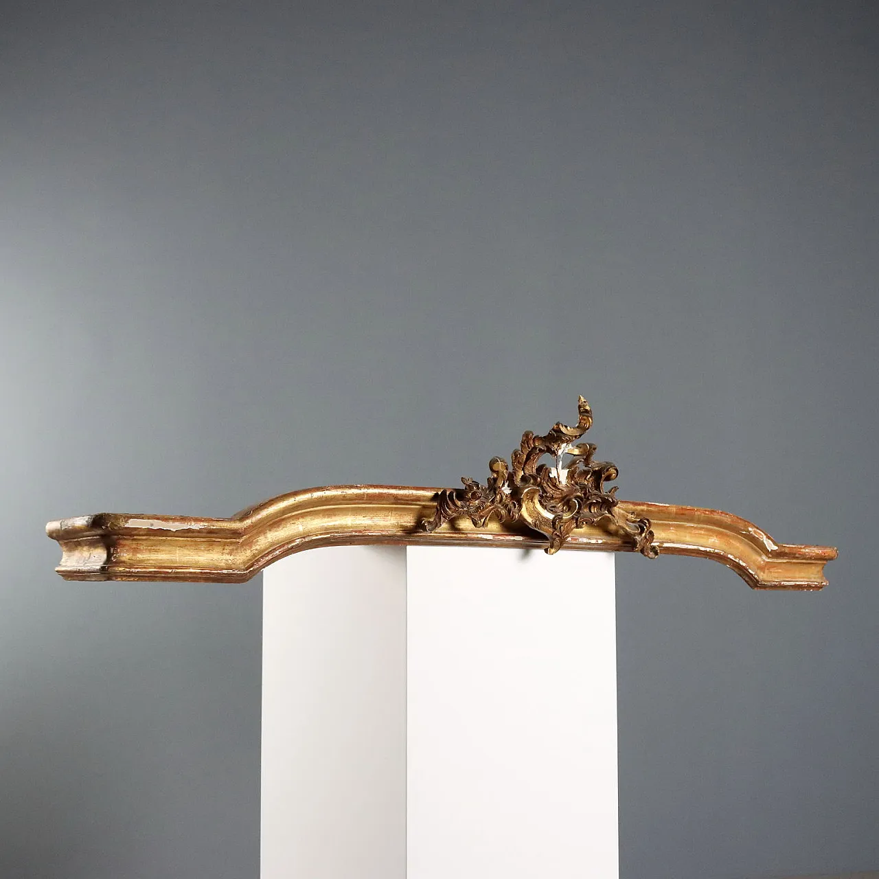 Valance in golden wood with rocaille carving, 19th century 1