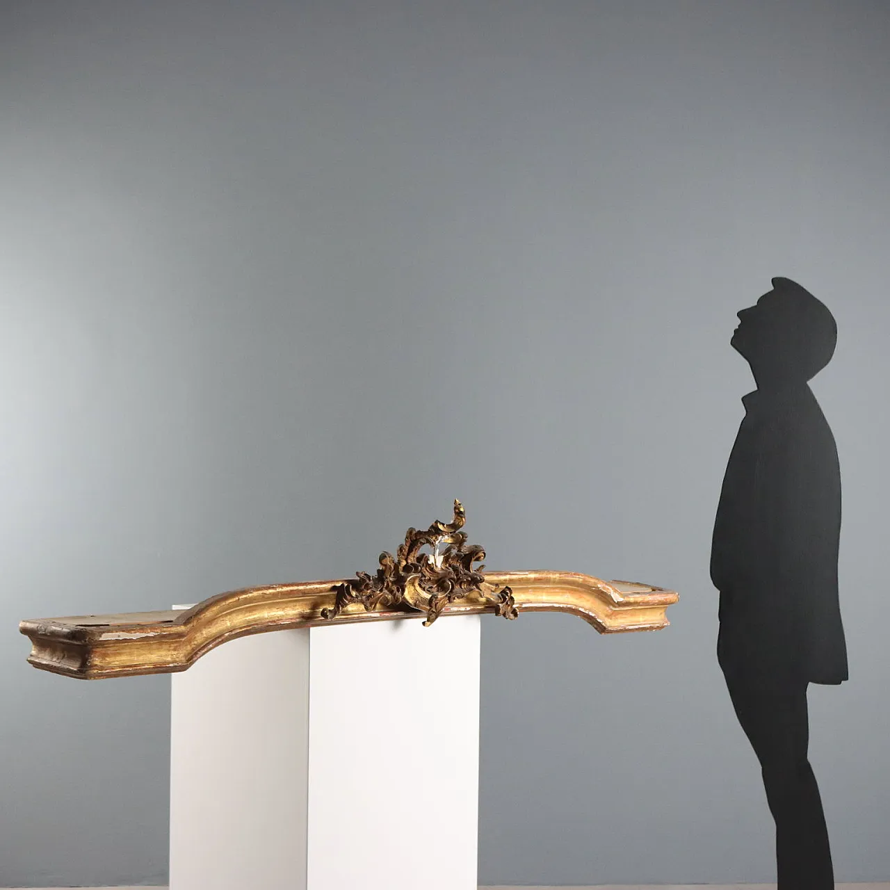 Valance in golden wood with rocaille carving, 19th century 2