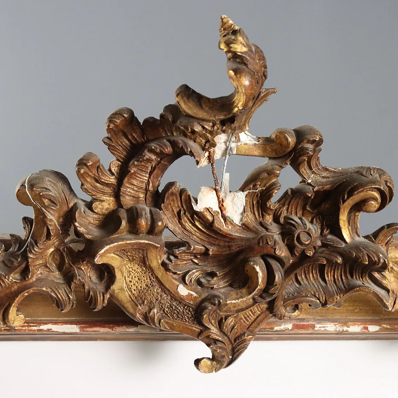 Valance in golden wood with rocaille carving, 19th century 4