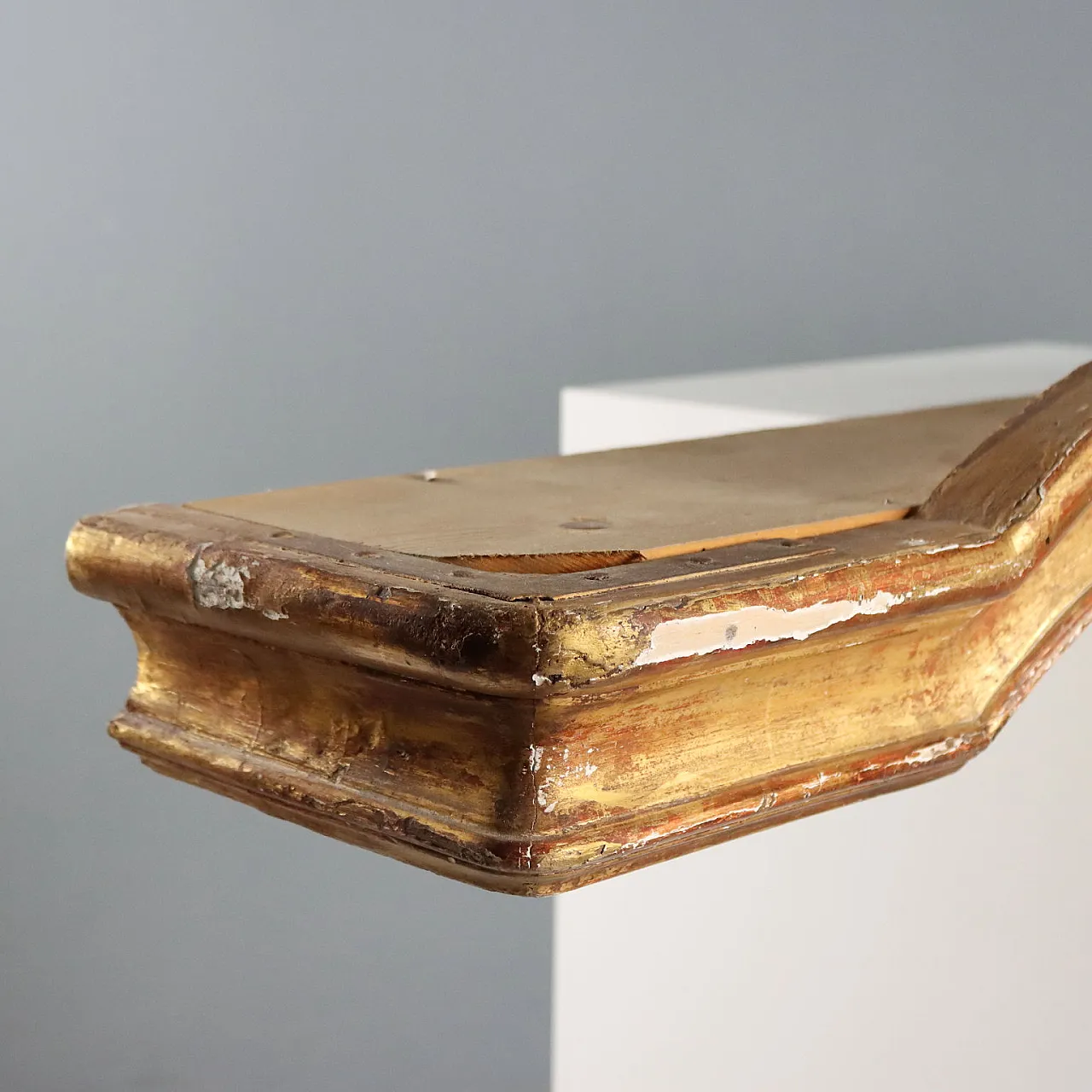 Valance in golden wood with rocaille carving, 19th century 7