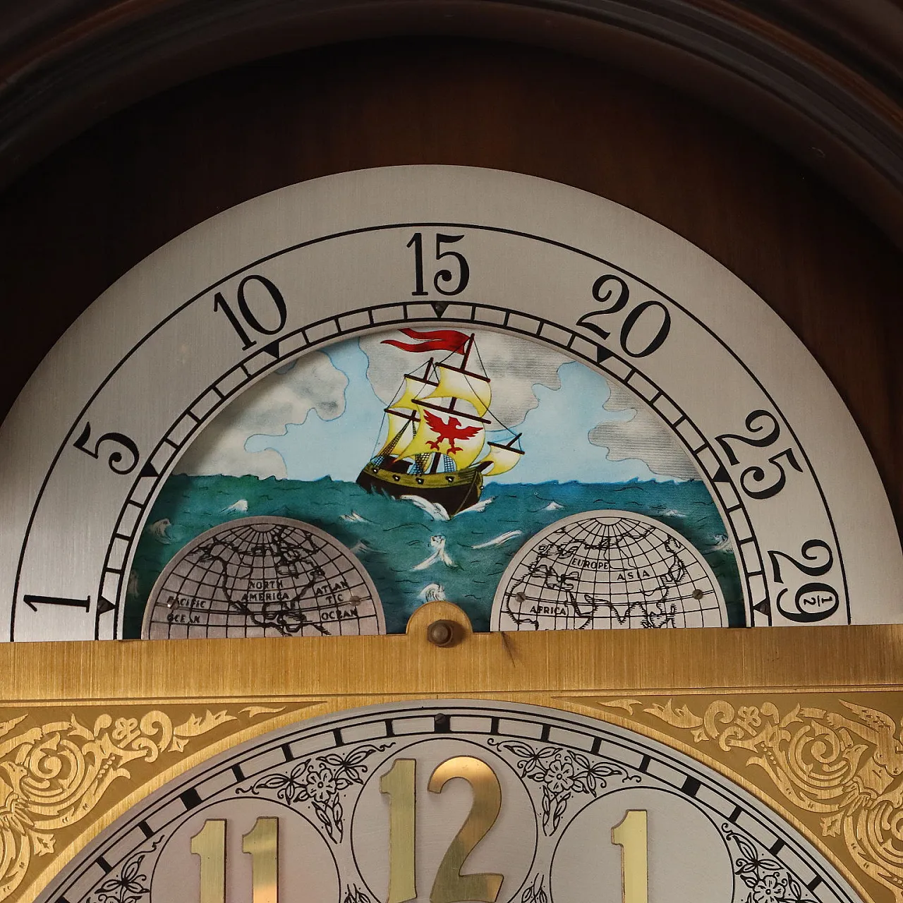 Walt pendulum clock in painted wood, 20th century 7