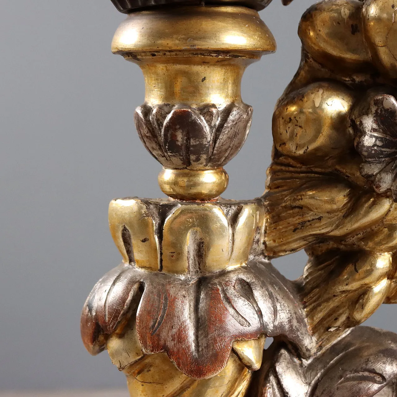 Pair of Baroque carved wooden torch holders, 18th century 5