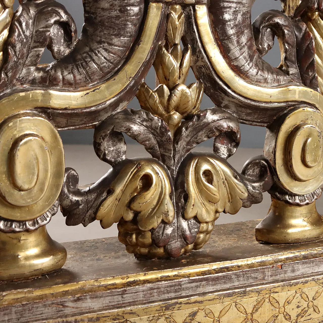 Pair of Baroque carved wooden torch holders, 18th century 7