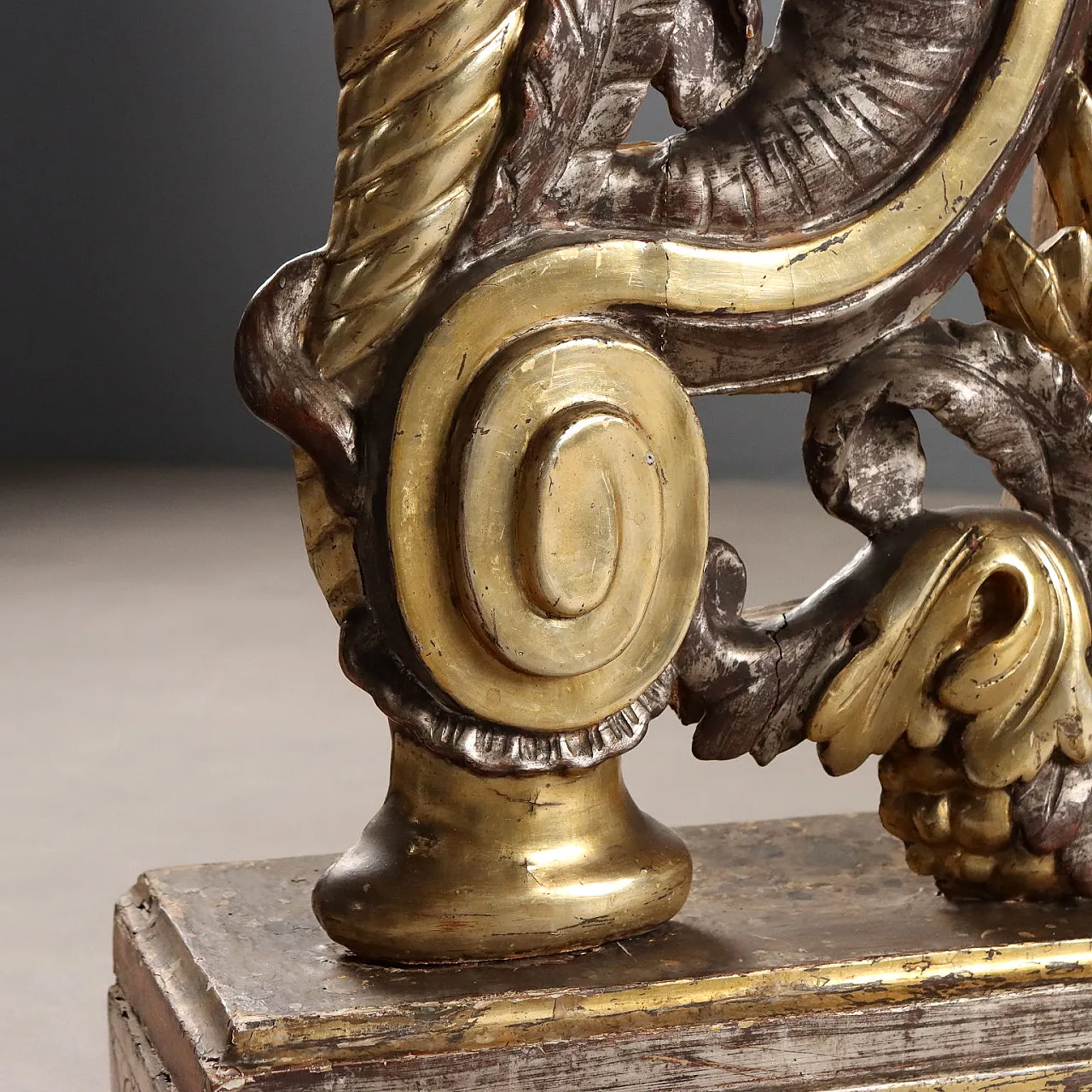 Pair of Baroque carved wooden torch holders, 18th century 8
