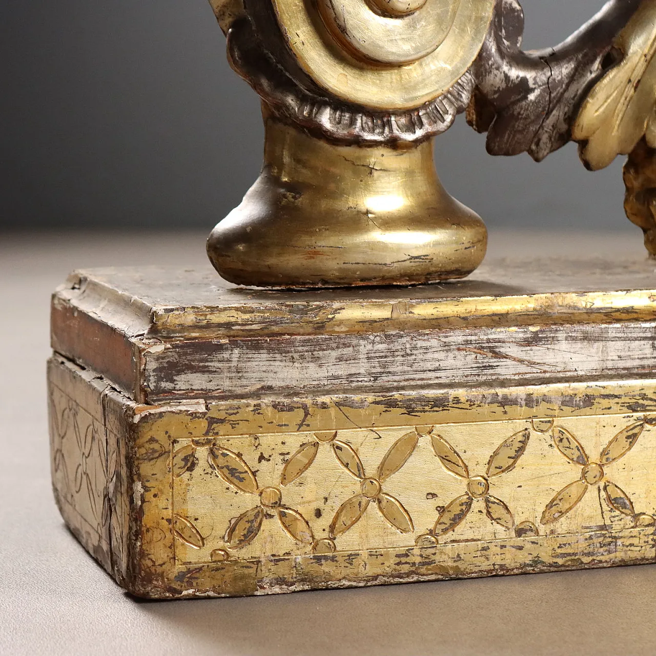 Pair of Baroque carved wooden torch holders, 18th century 10