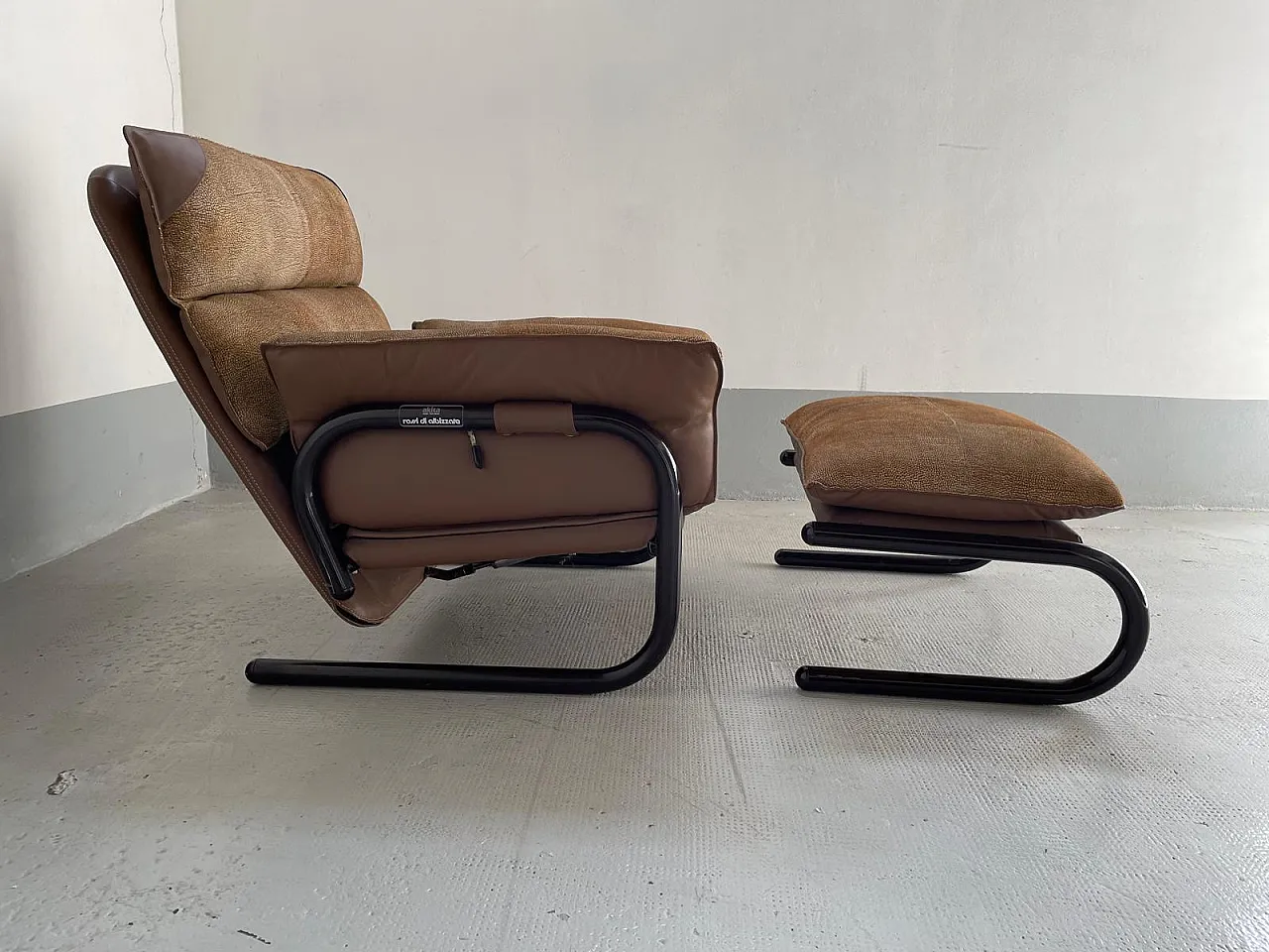 Akita Armchair Set by Carlo Bartoli for Rossi d'Albizzate, 1980s 2