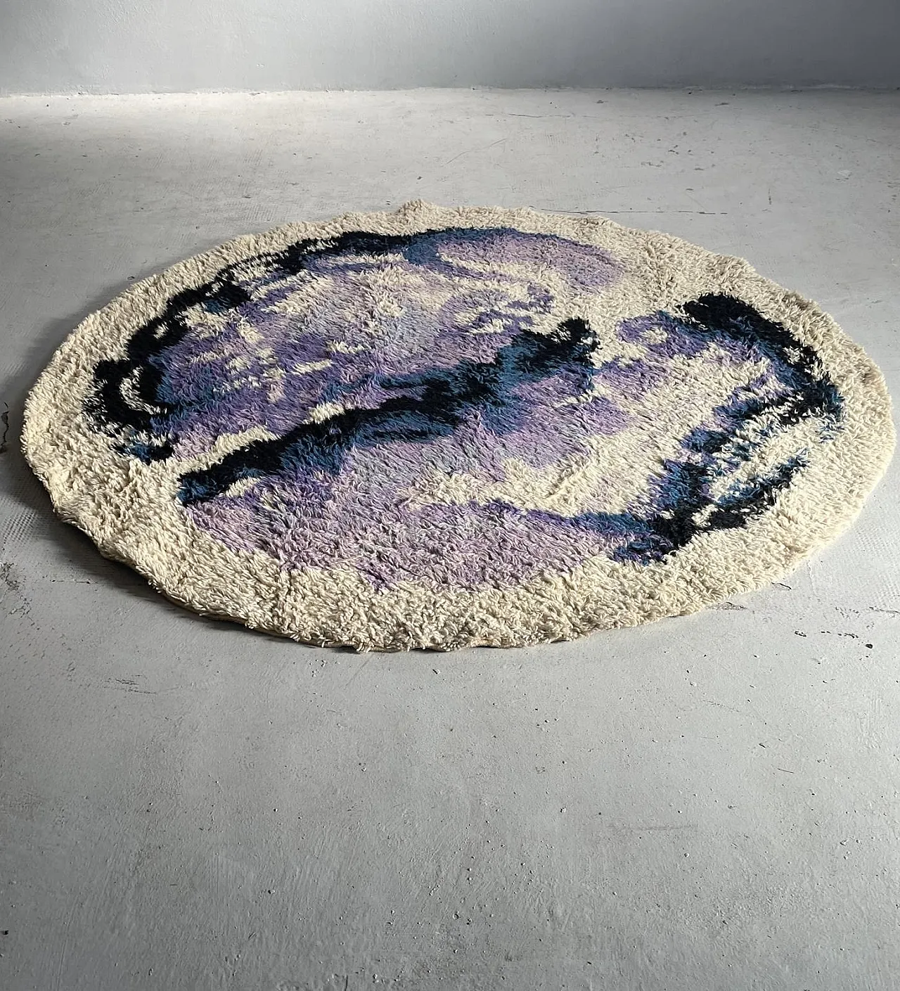 Round carpet from the 70s 1