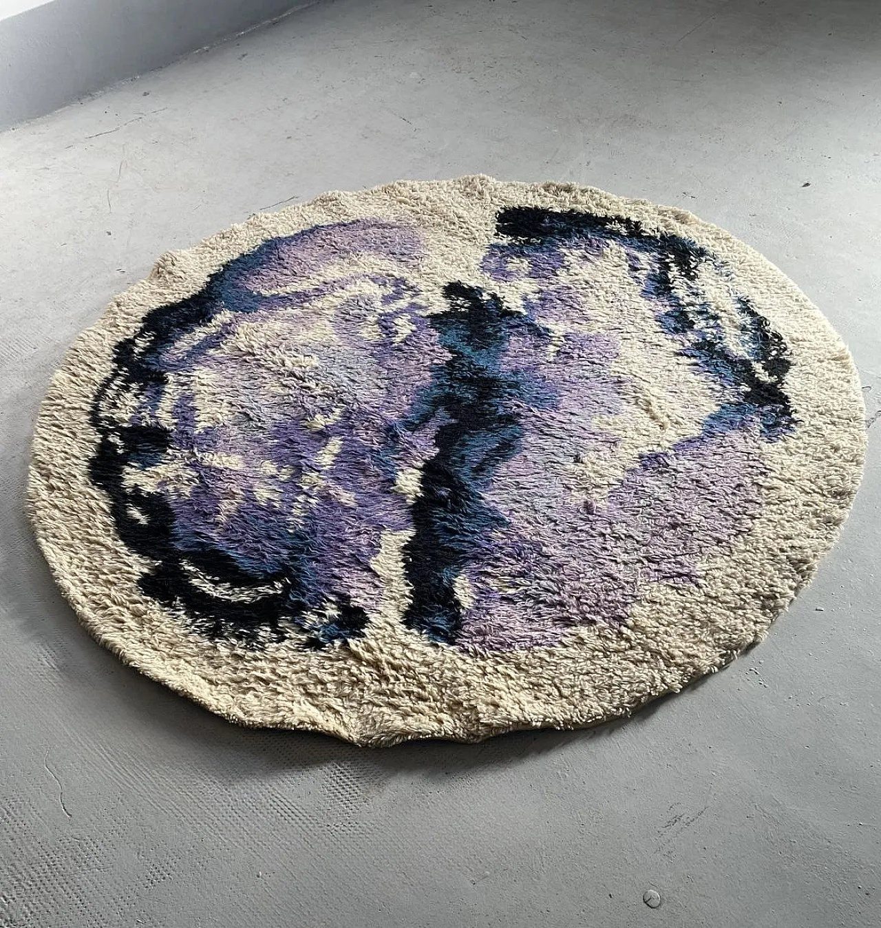 Round carpet from the 70s 2