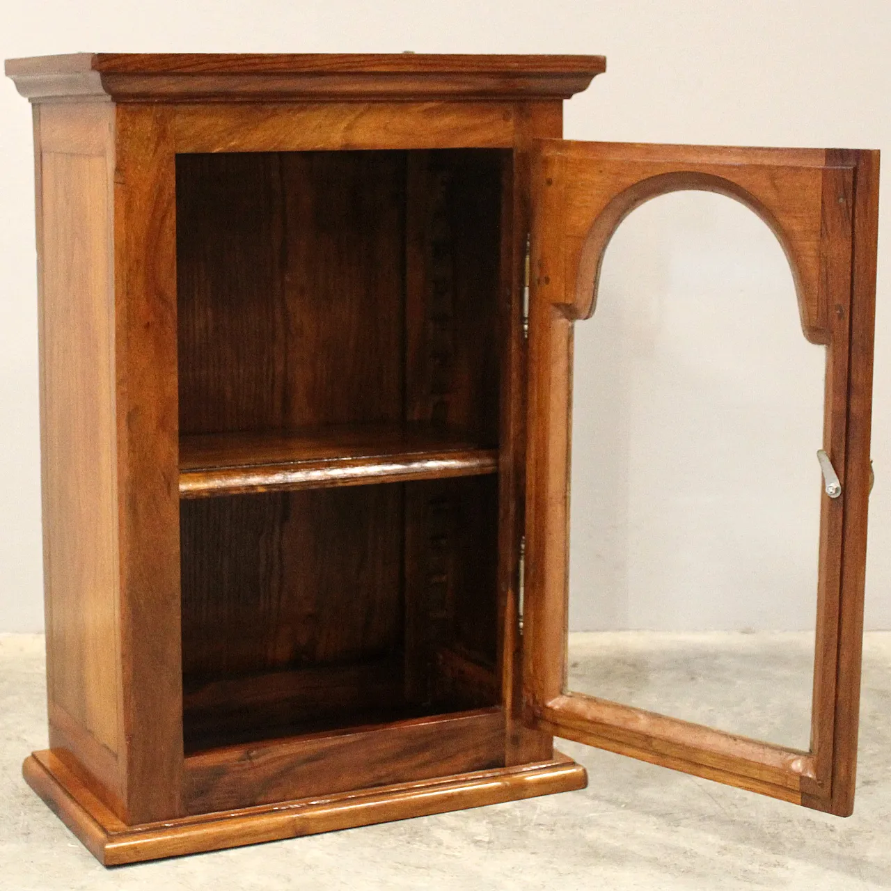 Hanging glass display cabinet in 19th century walnut 4