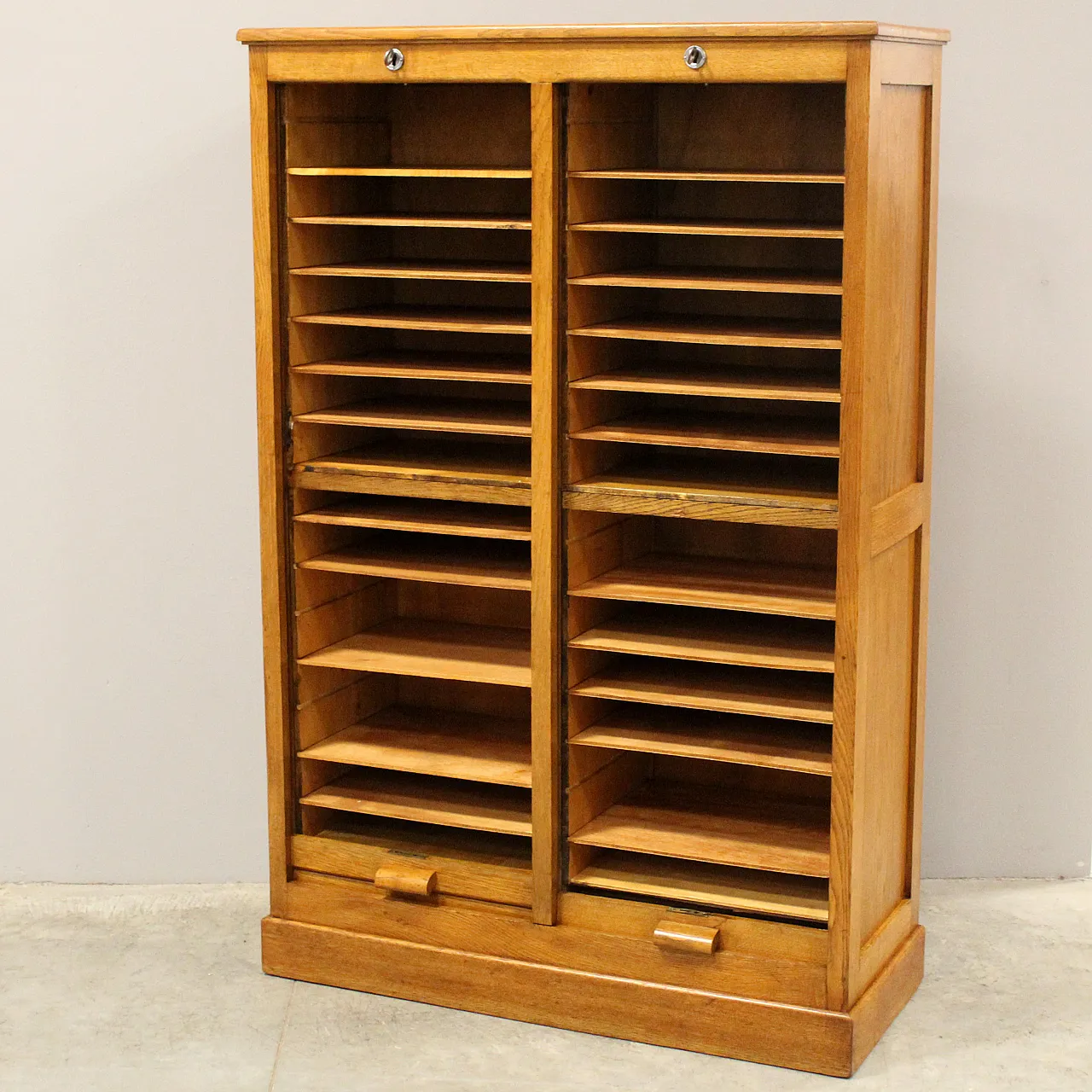 Filing cabinet with oak archive filing shutter, early 1900s 6