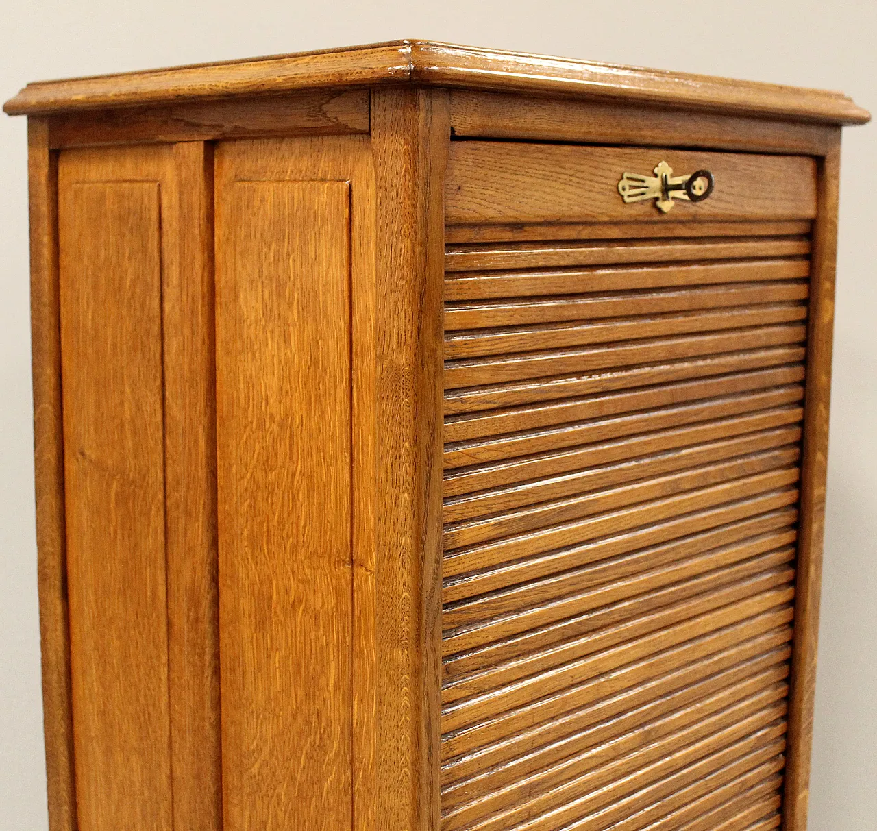 Filing cabinet with oak archive filing shutter, early 1900s 13