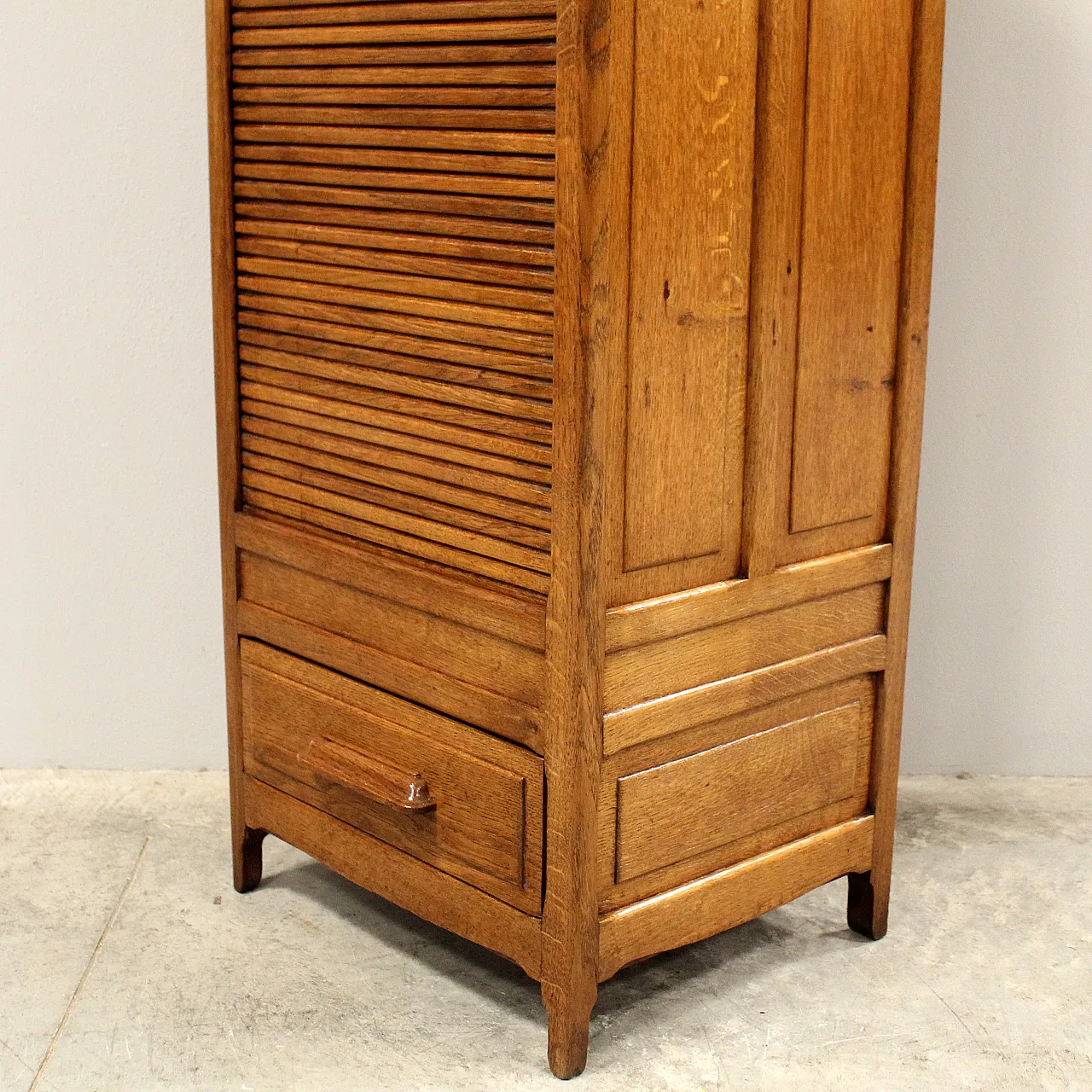 Filing cabinet with oak archive filing shutter, early 1900s 16