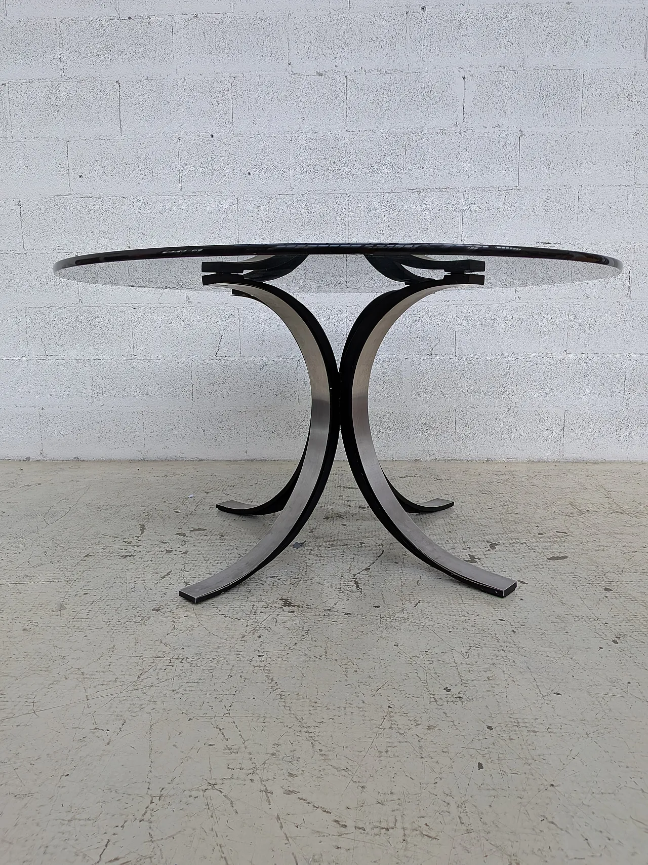 T69 table by Osvaldo Borsani and 4 wheeled chairs by Eugenio Gerli for 10