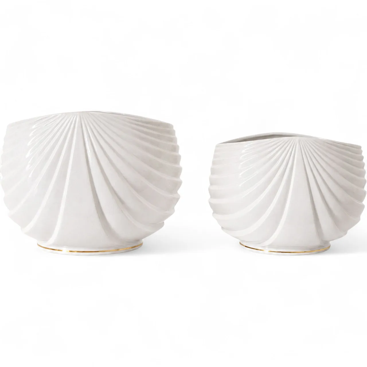Pair of Gio Ponti style white and gold ceramic vases, 1970s 10