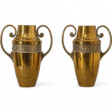 Coppia di vasi in ottone Art Nouveau con decorazioni floreali anni '30