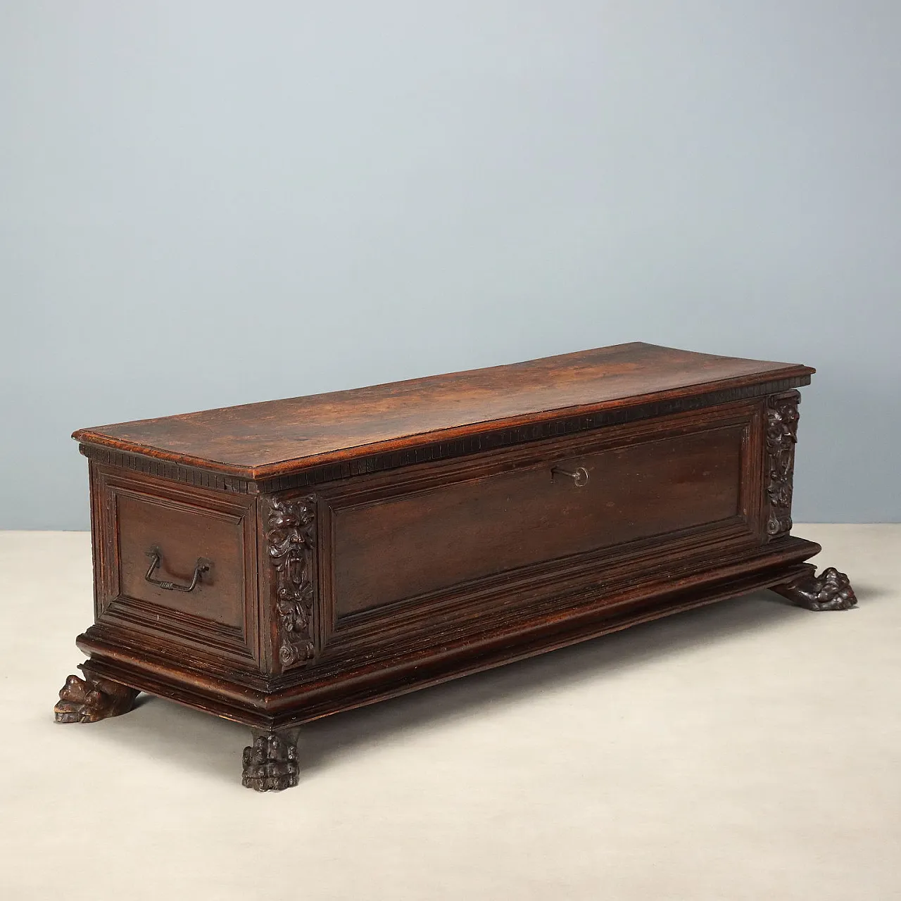 Walnut chest, 18th century 1