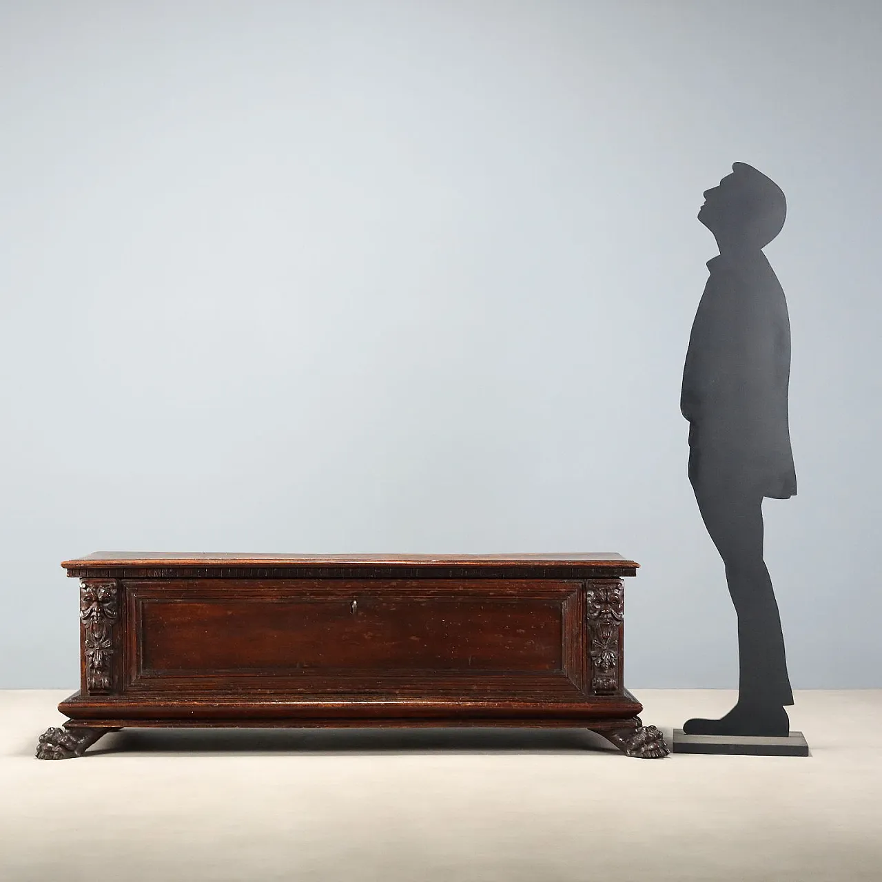 Walnut chest, 18th century 2