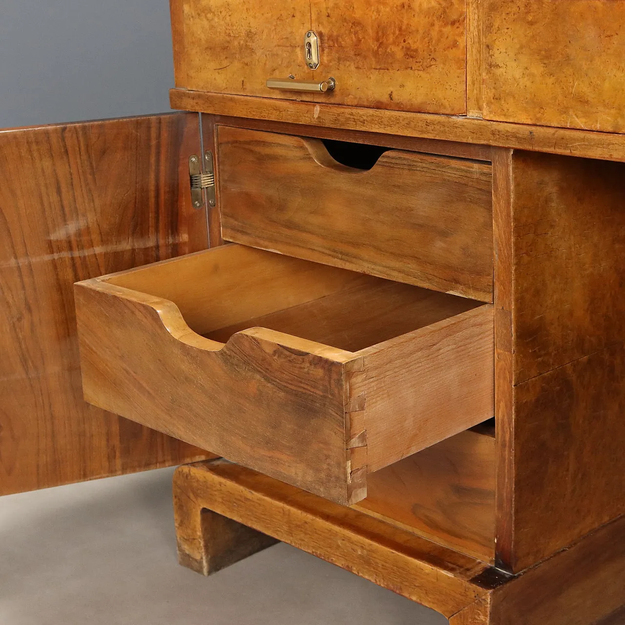 Art Deco desk in walnut and walnut root, late 20th century 5